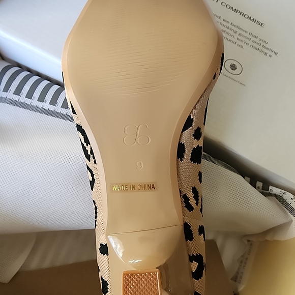 Cozy Island Leopard Knit Square Toe Pumps/New In Box - Picture 6 of 7